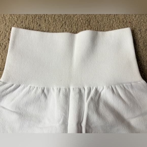 White Compressive Shorts - Picture 2 of 4